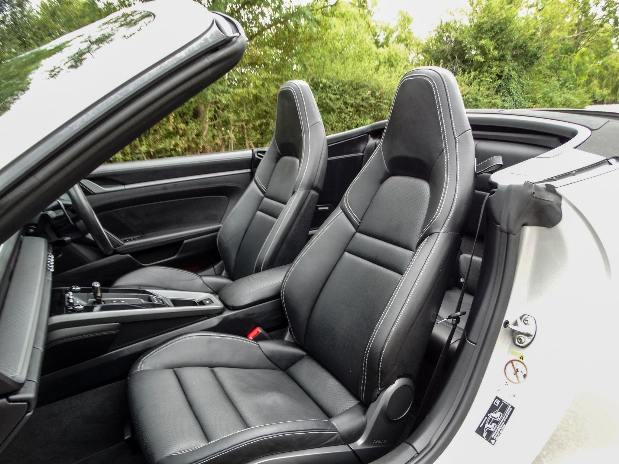 Porsche 911 view 12