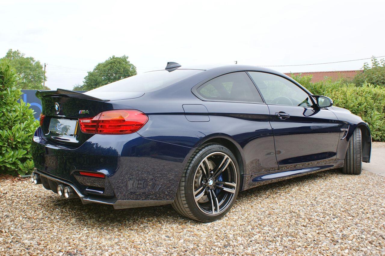 BMW M4 view 4