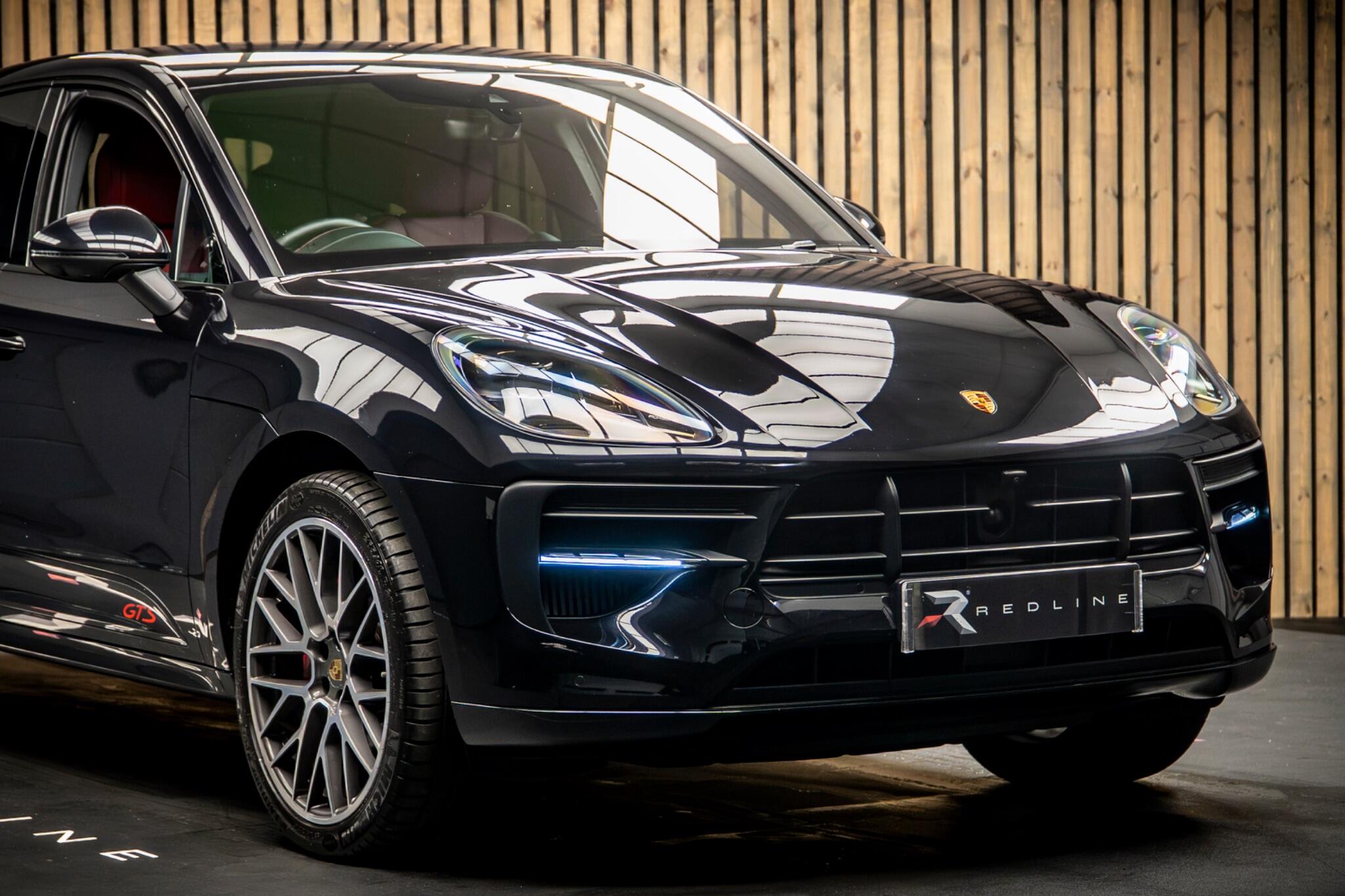Porsche Macan view 12