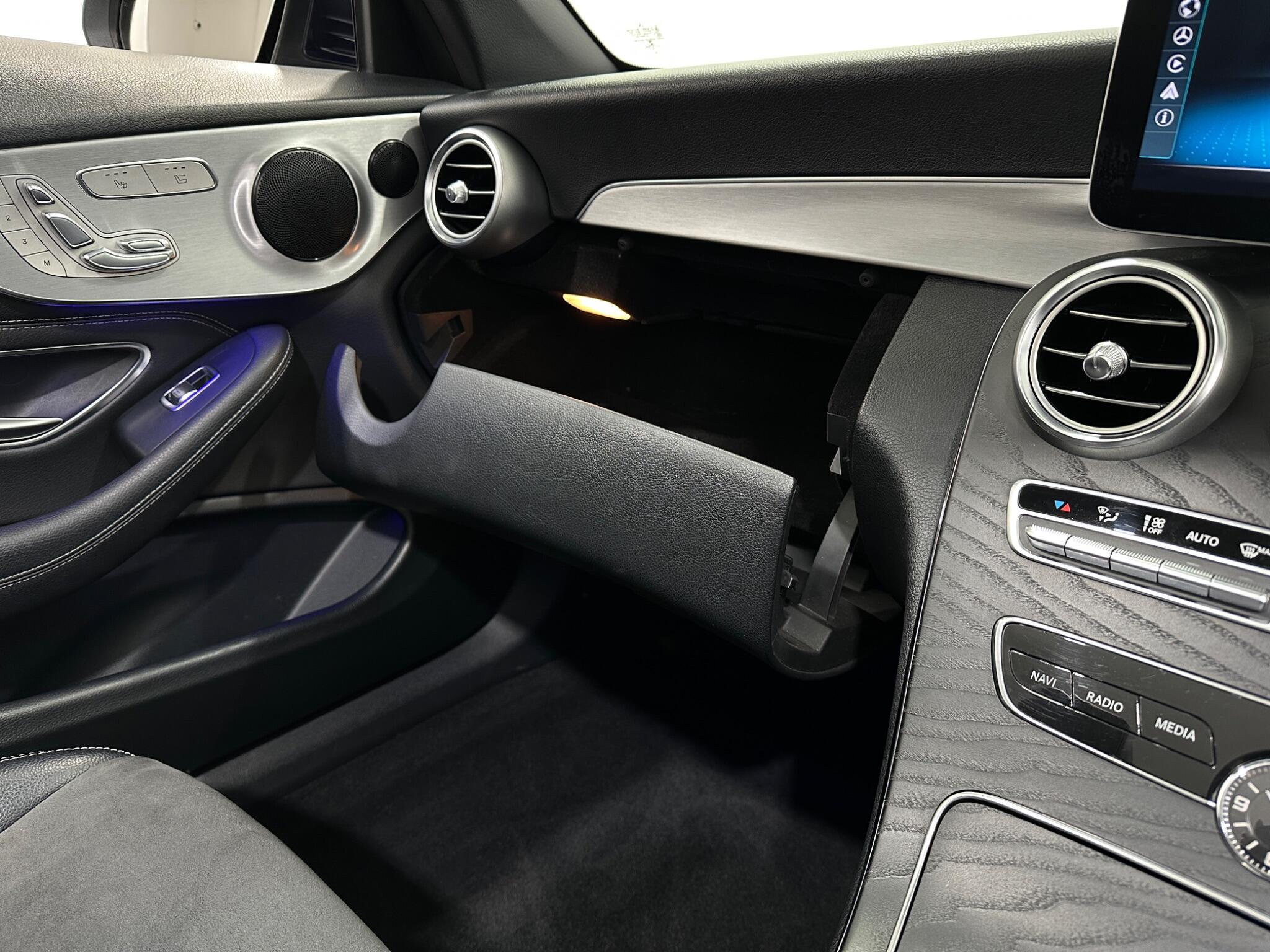 Mercedes-Benz C-Class view 30
