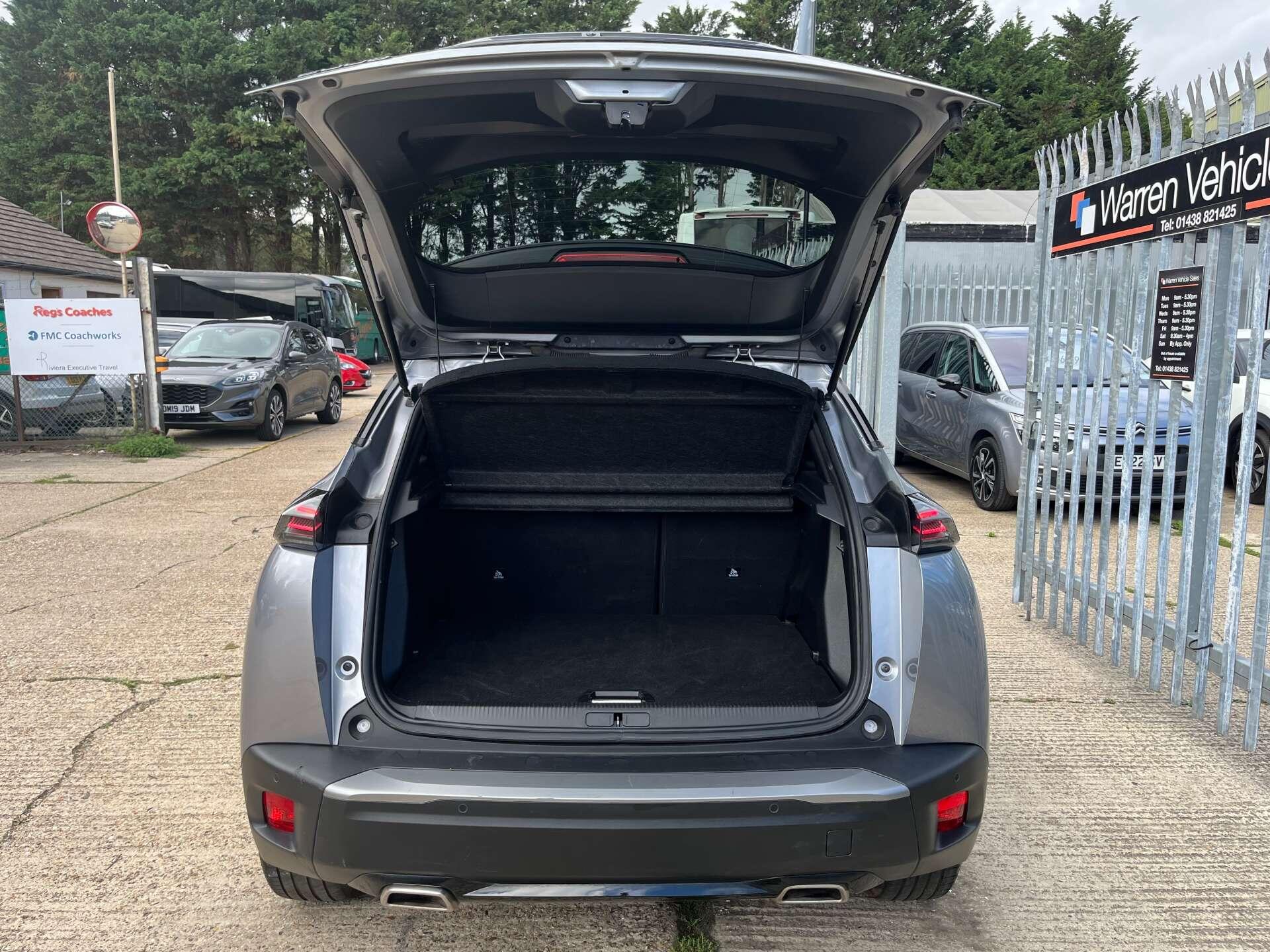 Peugeot 2008 view 11