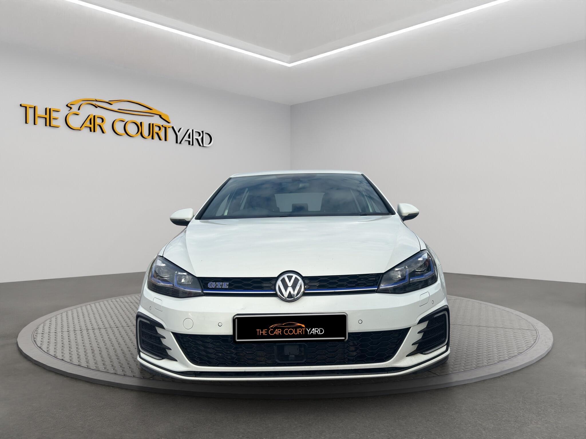 Volkswagen Golf view 2