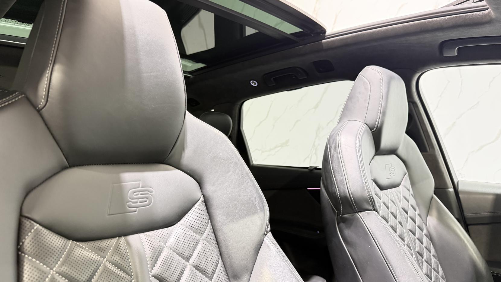 Audi Q7 view 41