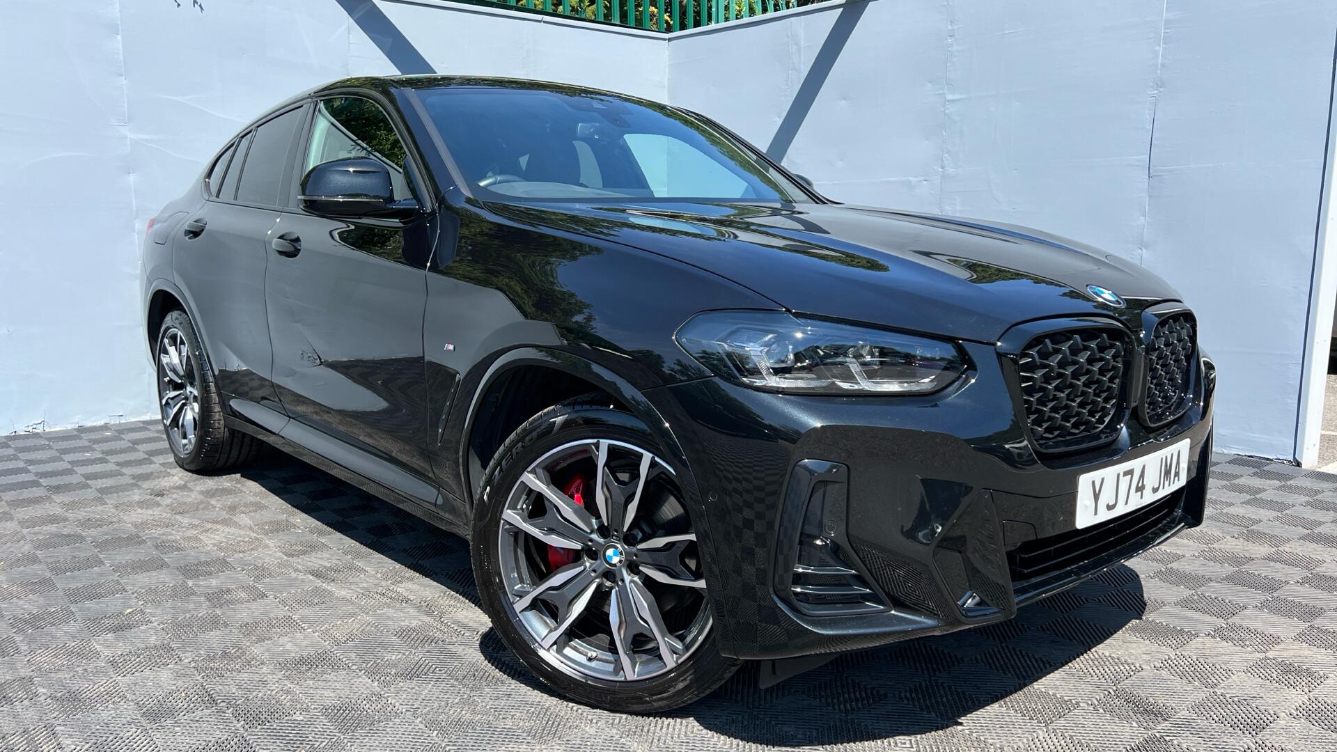 BMW X4 view 24