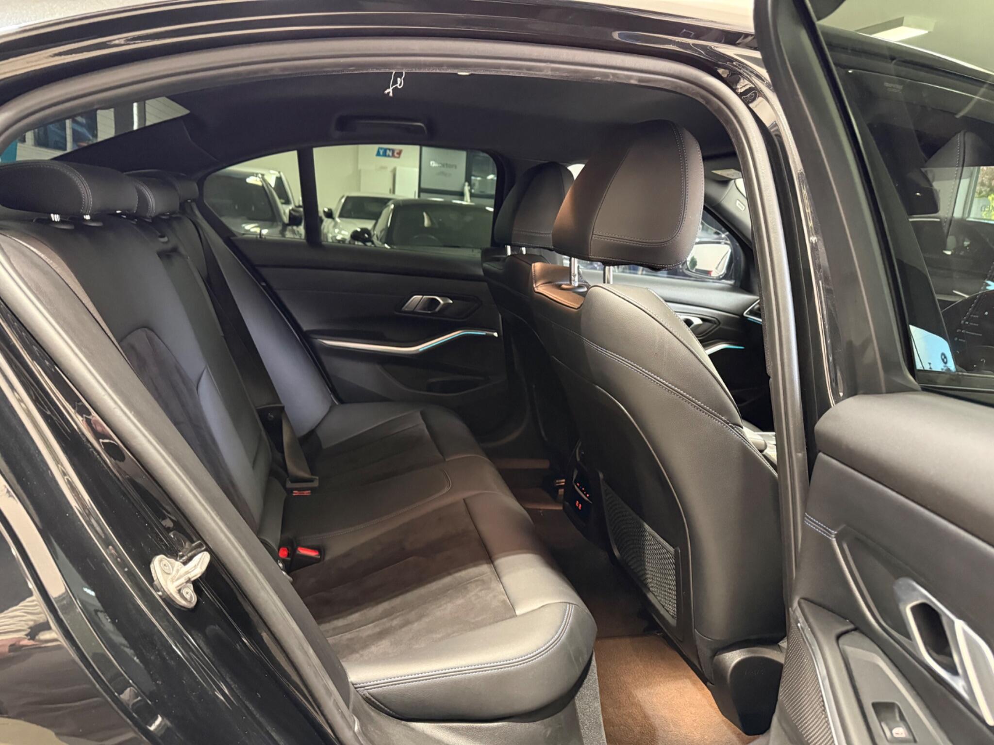 BMW 3 Series view 30