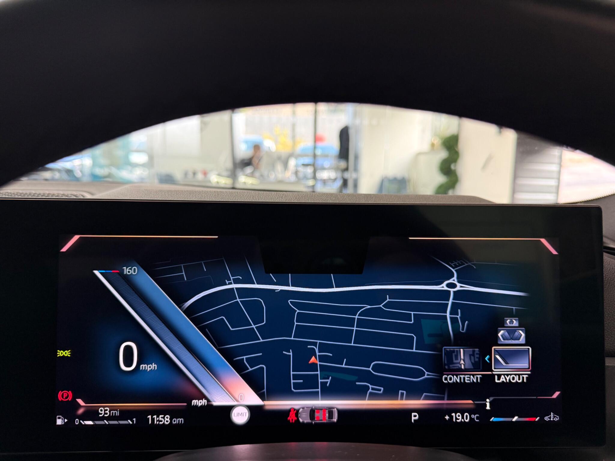 BMW 3 Series view 22