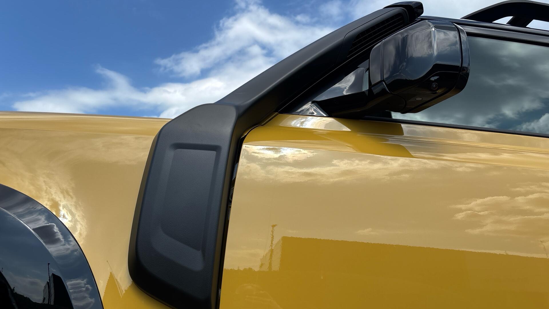 Land Rover Defender view 36