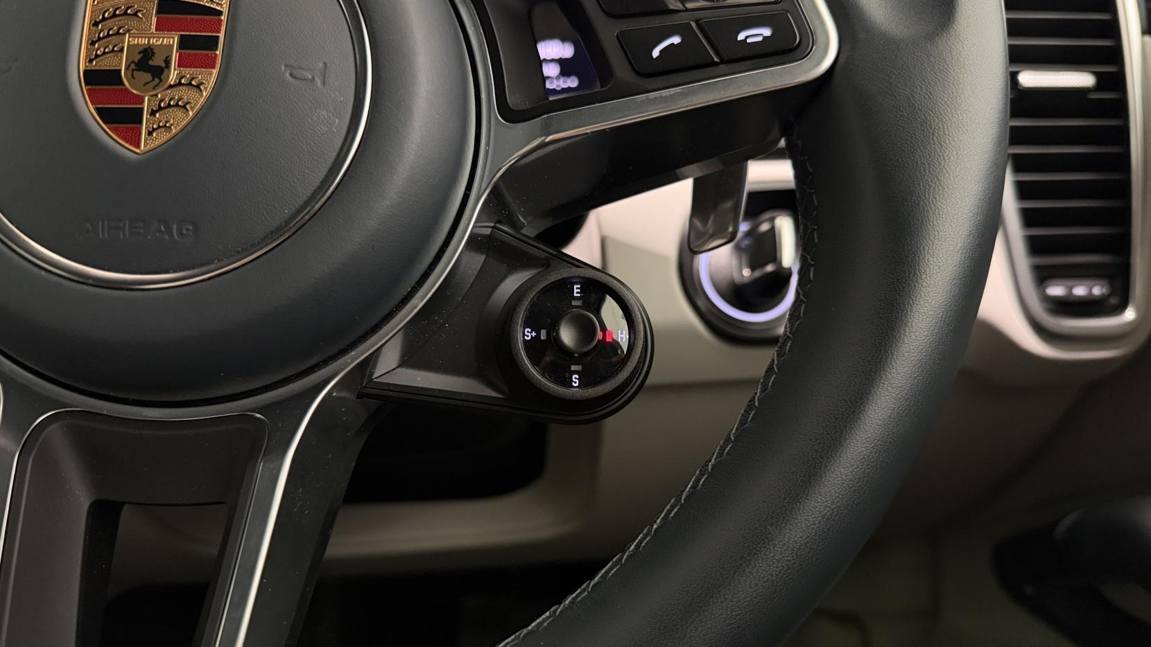 Porsche Cayenne view 16