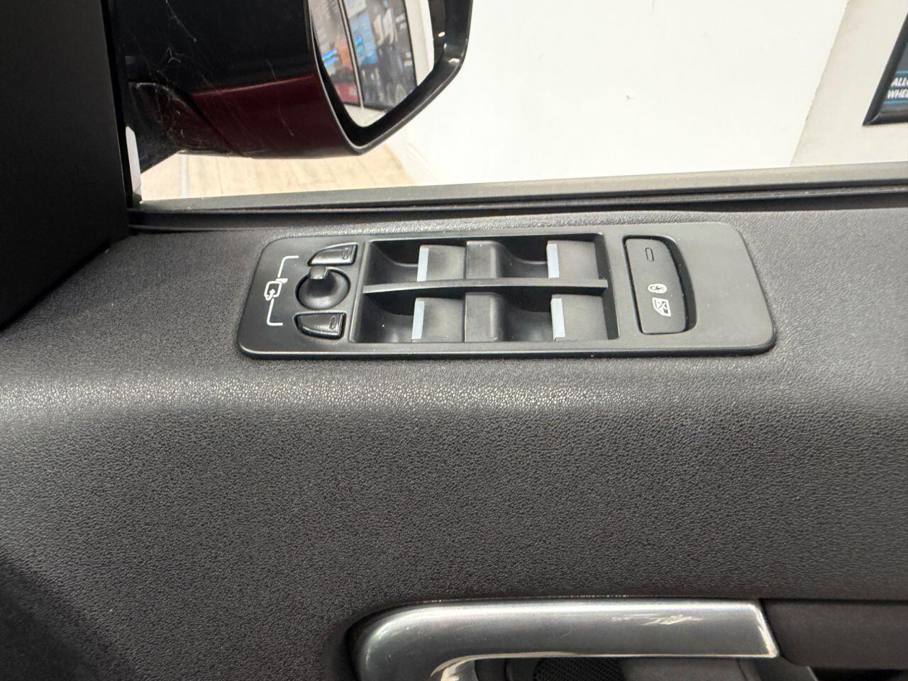 Land Rover Discovery Sport view 12