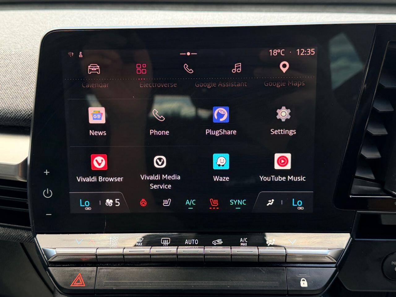 Renault Megane E-Tech view 42