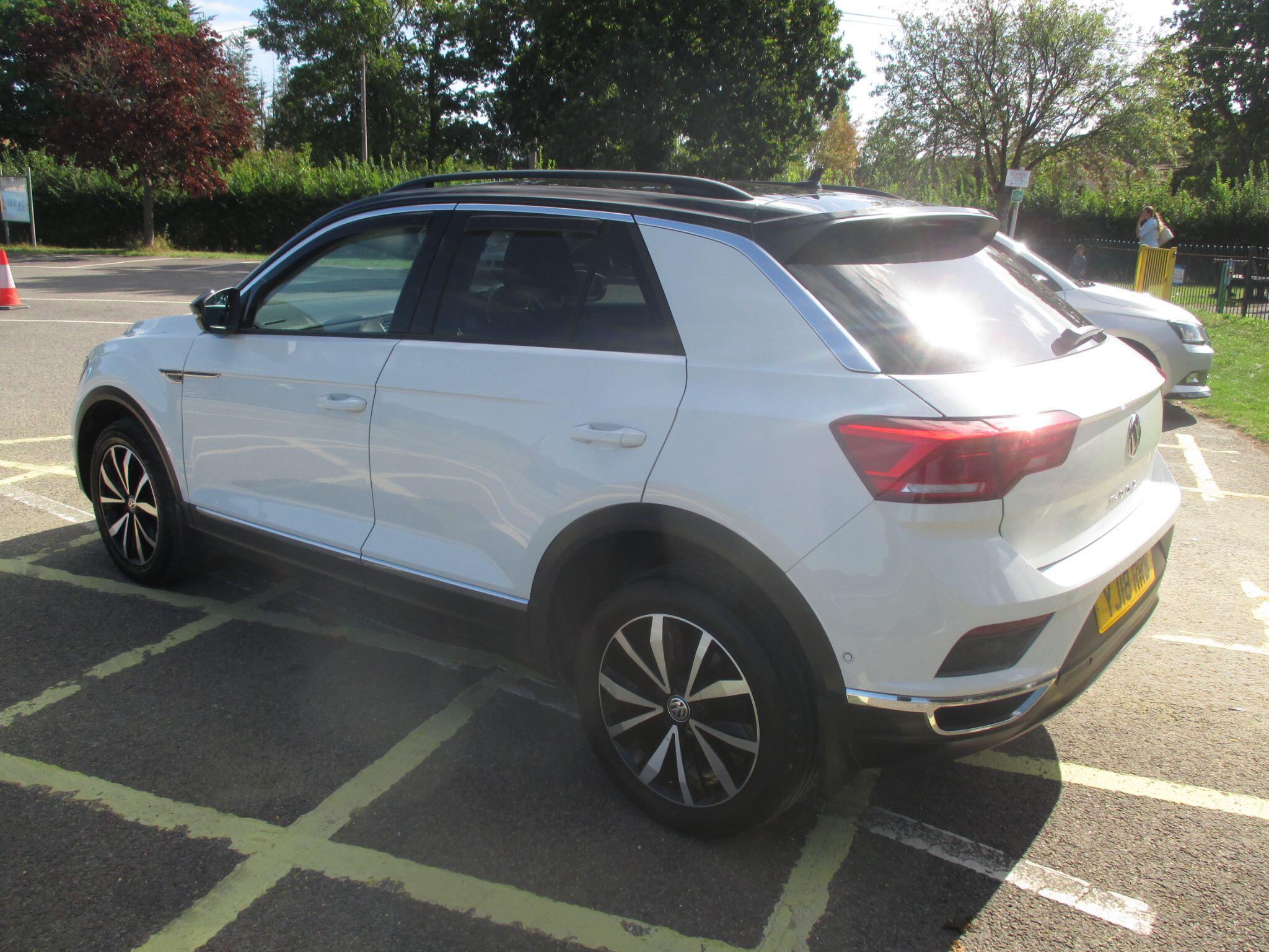 Volkswagen T-Roc view 19