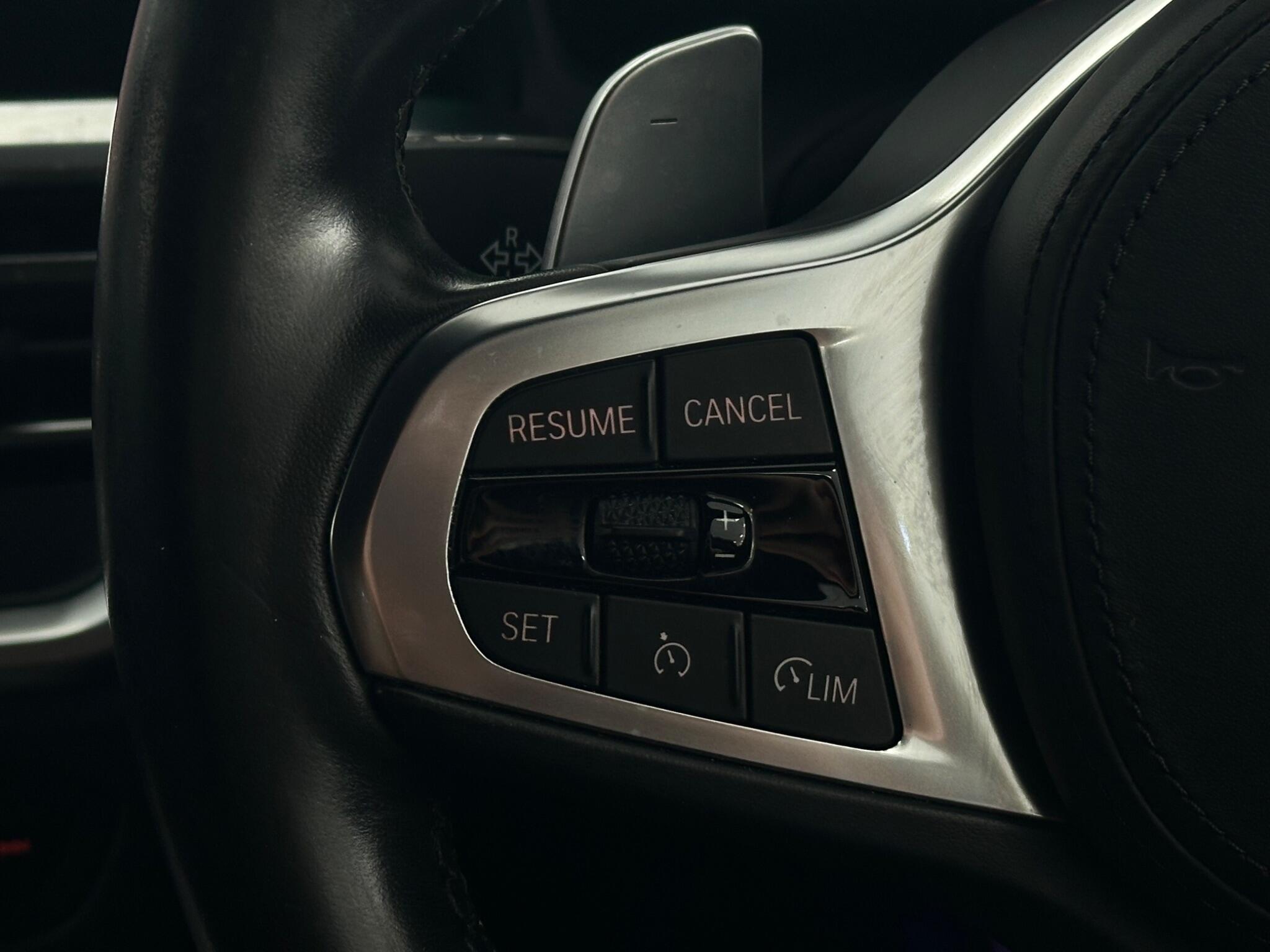 BMW 3 Series view 25