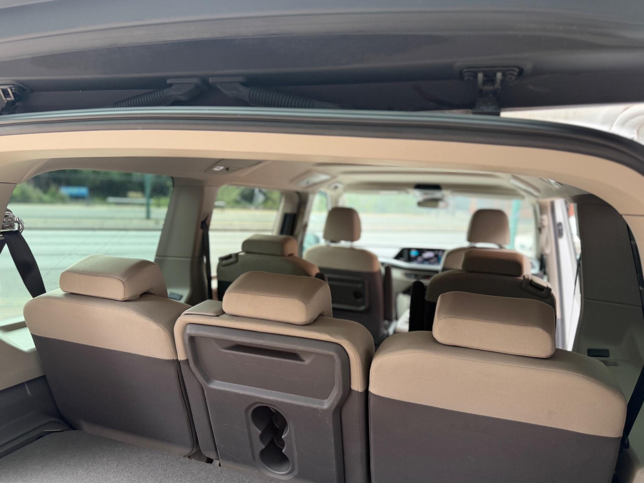 Volkswagen Multivan view 33