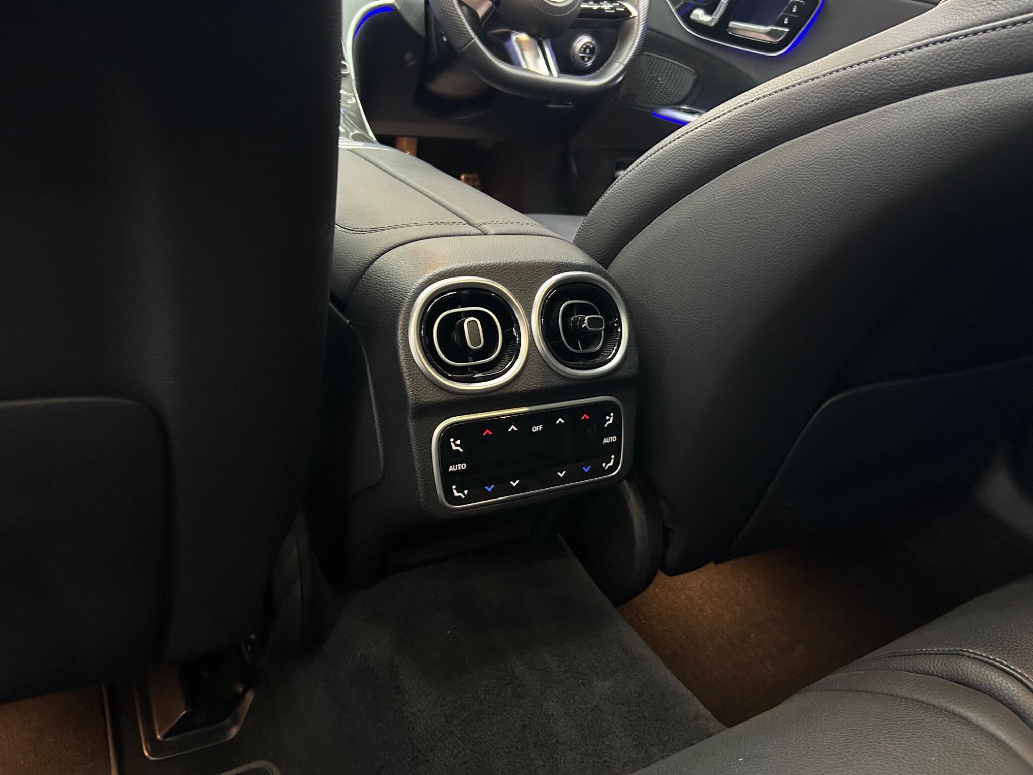 Mercedes-Benz C-Class view 27
