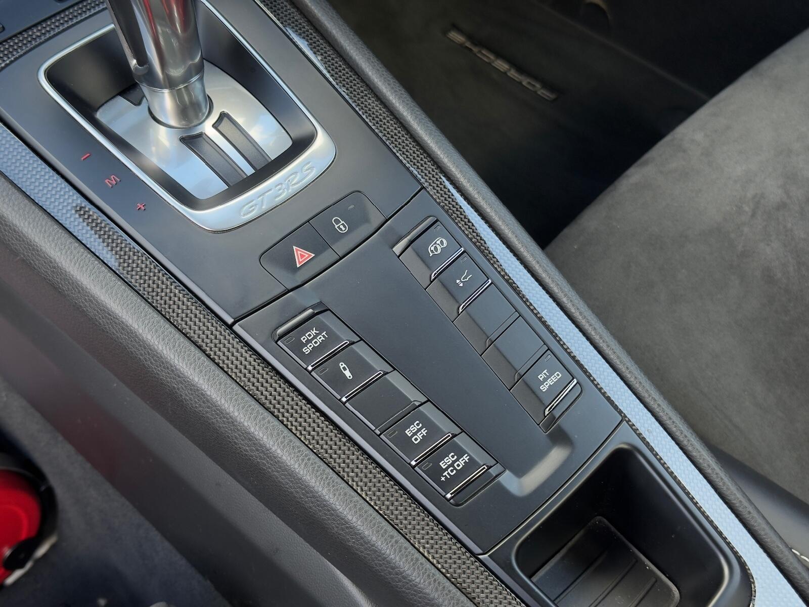 Porsche 911 view 39