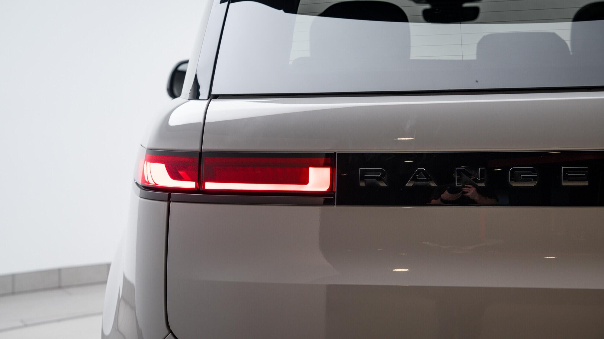 Land Rover Range Rover Sport view 16