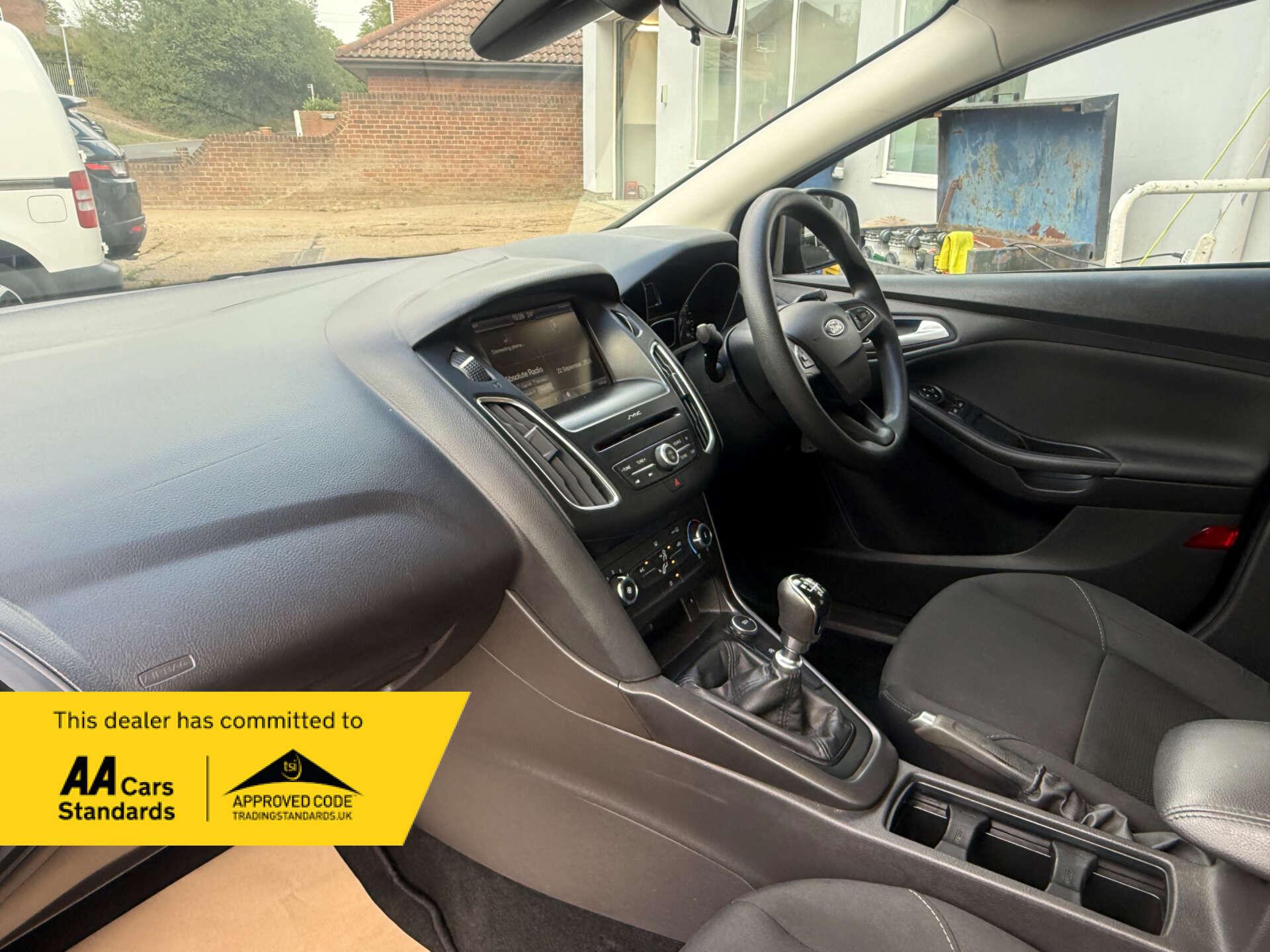 Ford Focus view 28
