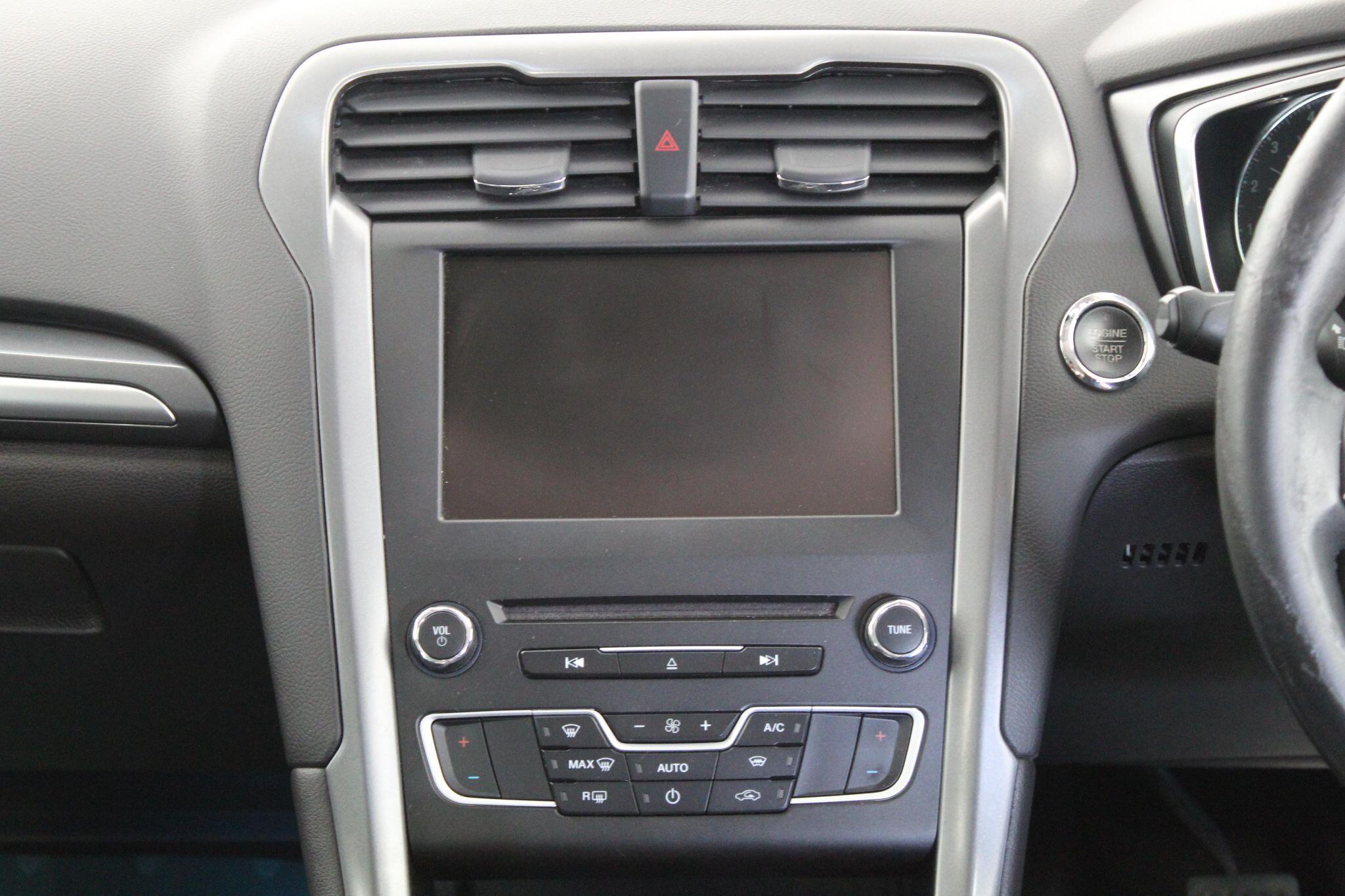 Ford Mondeo view 32