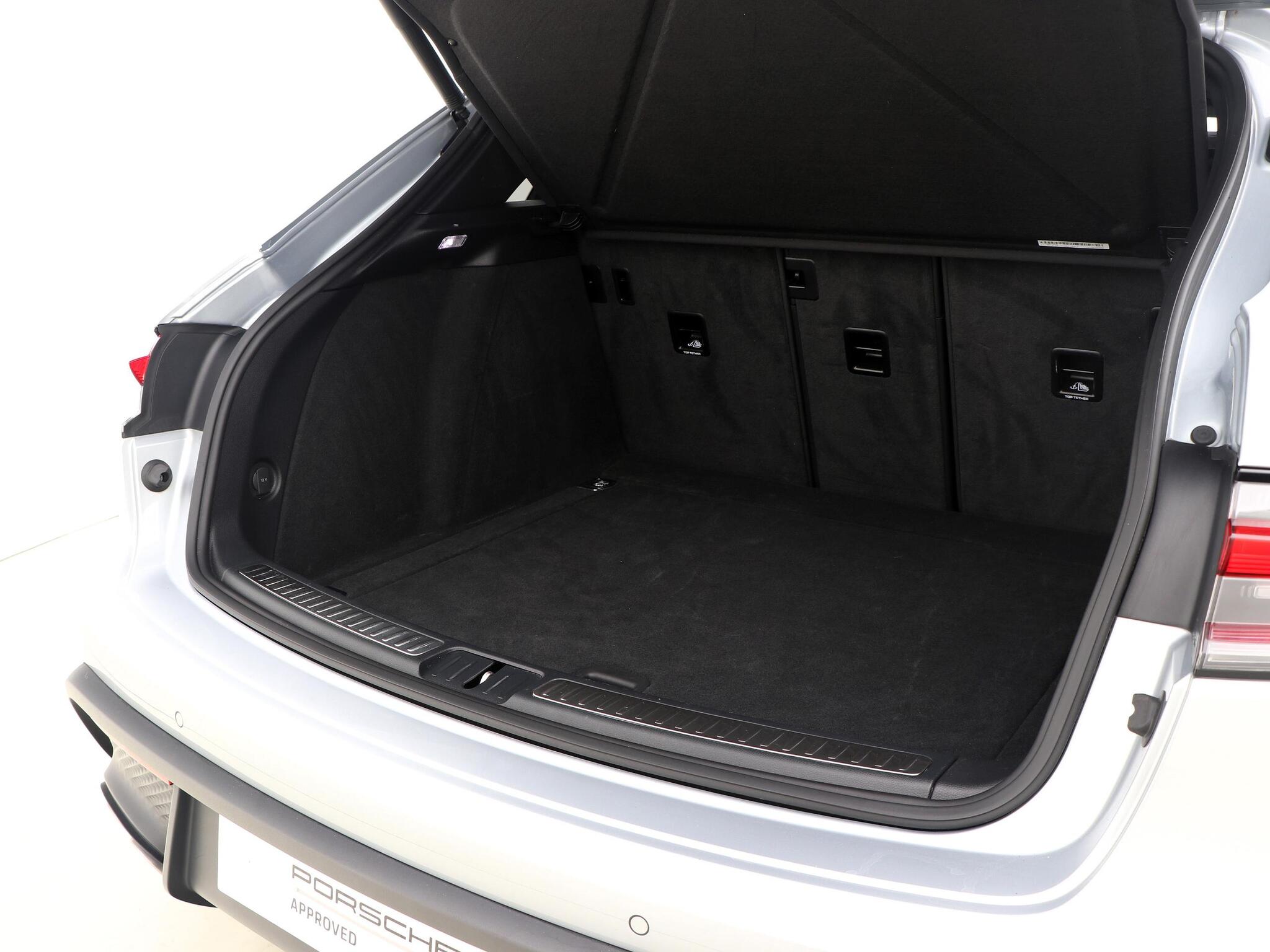 Porsche Macan view 26