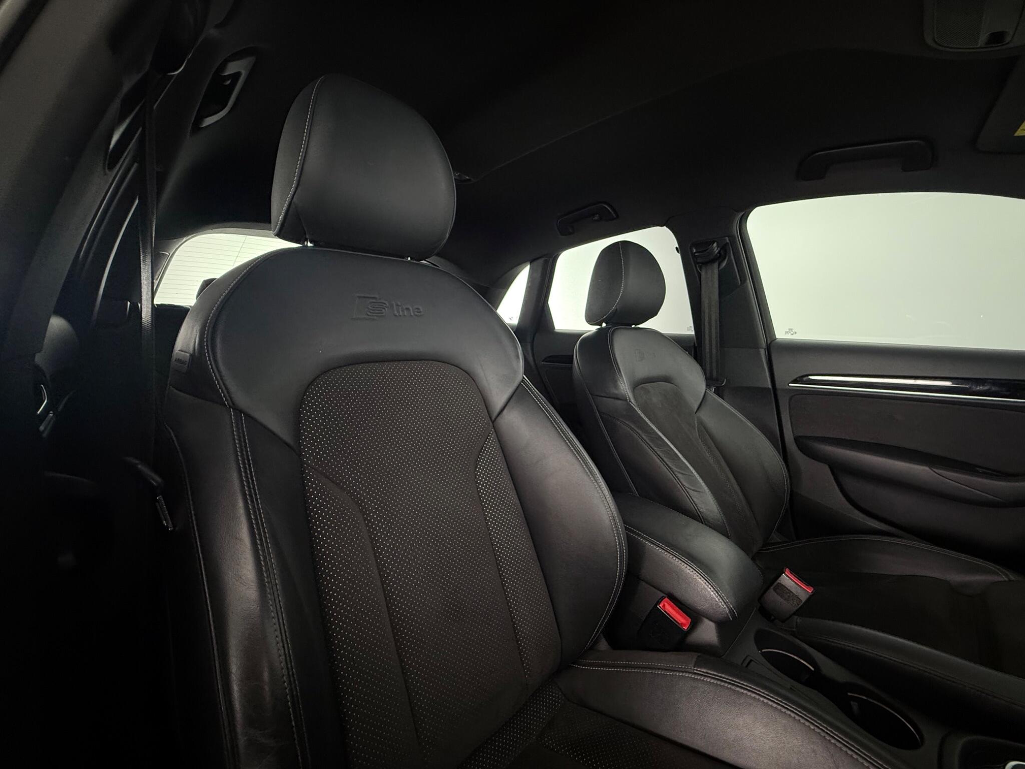 Audi Q3 view 30