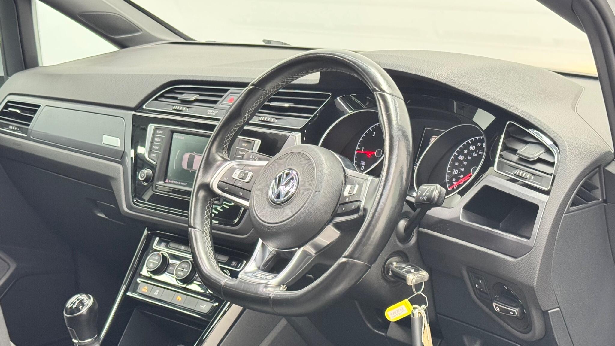 Volkswagen Touran view 9