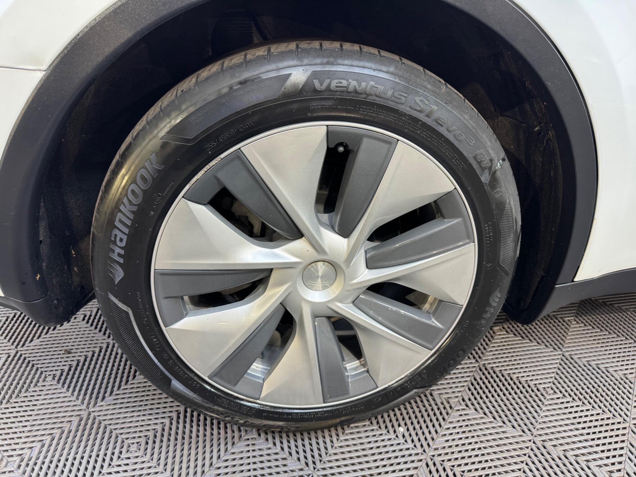 Tesla Model Y view 26