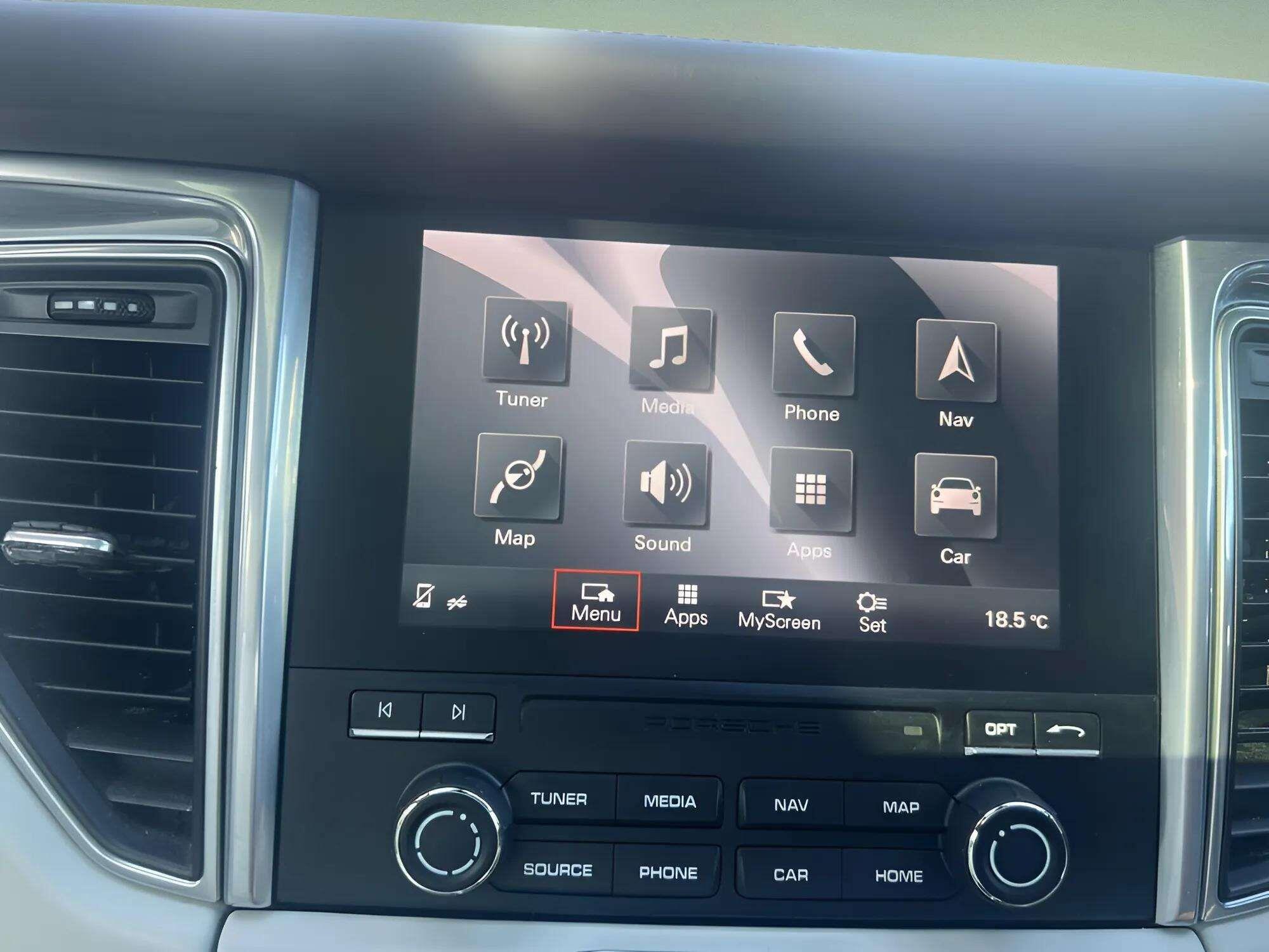 Porsche Macan view 27