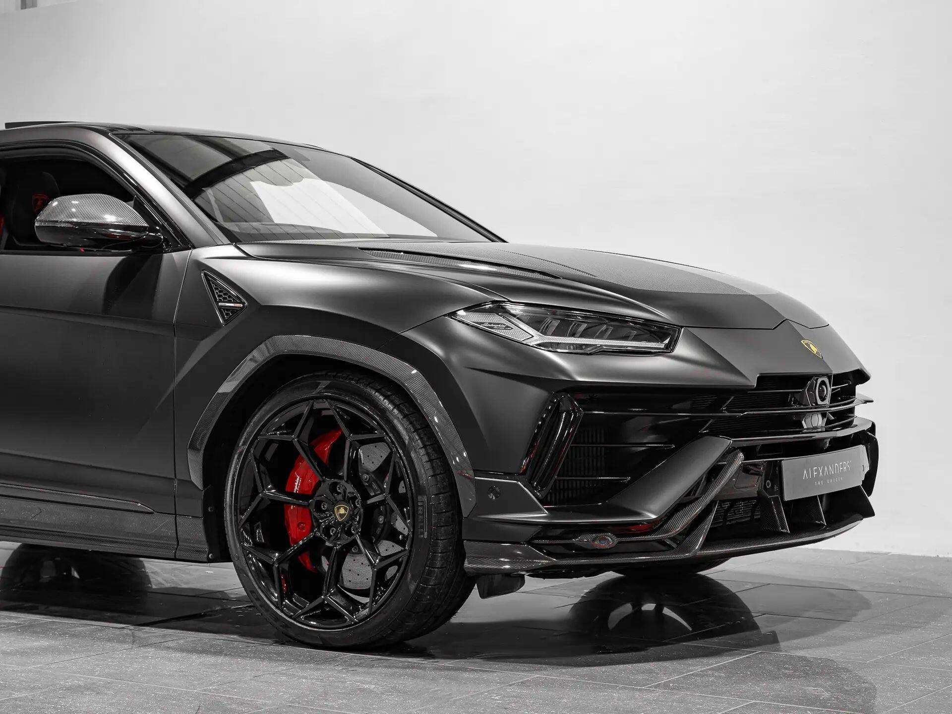 Lamborghini Urus view 11