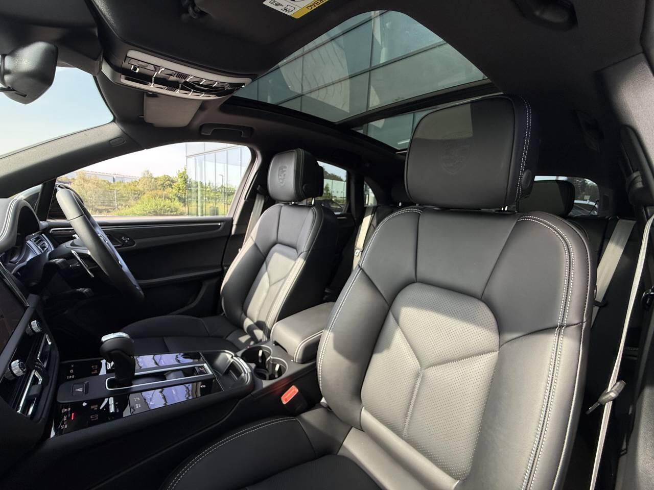 Porsche Macan view 10