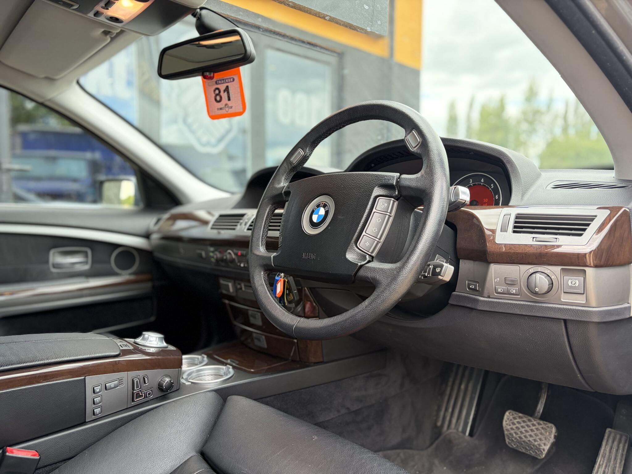 BMW 7 Series view 11
