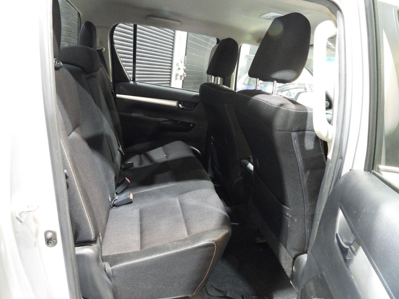 Toyota Hilux view 29
