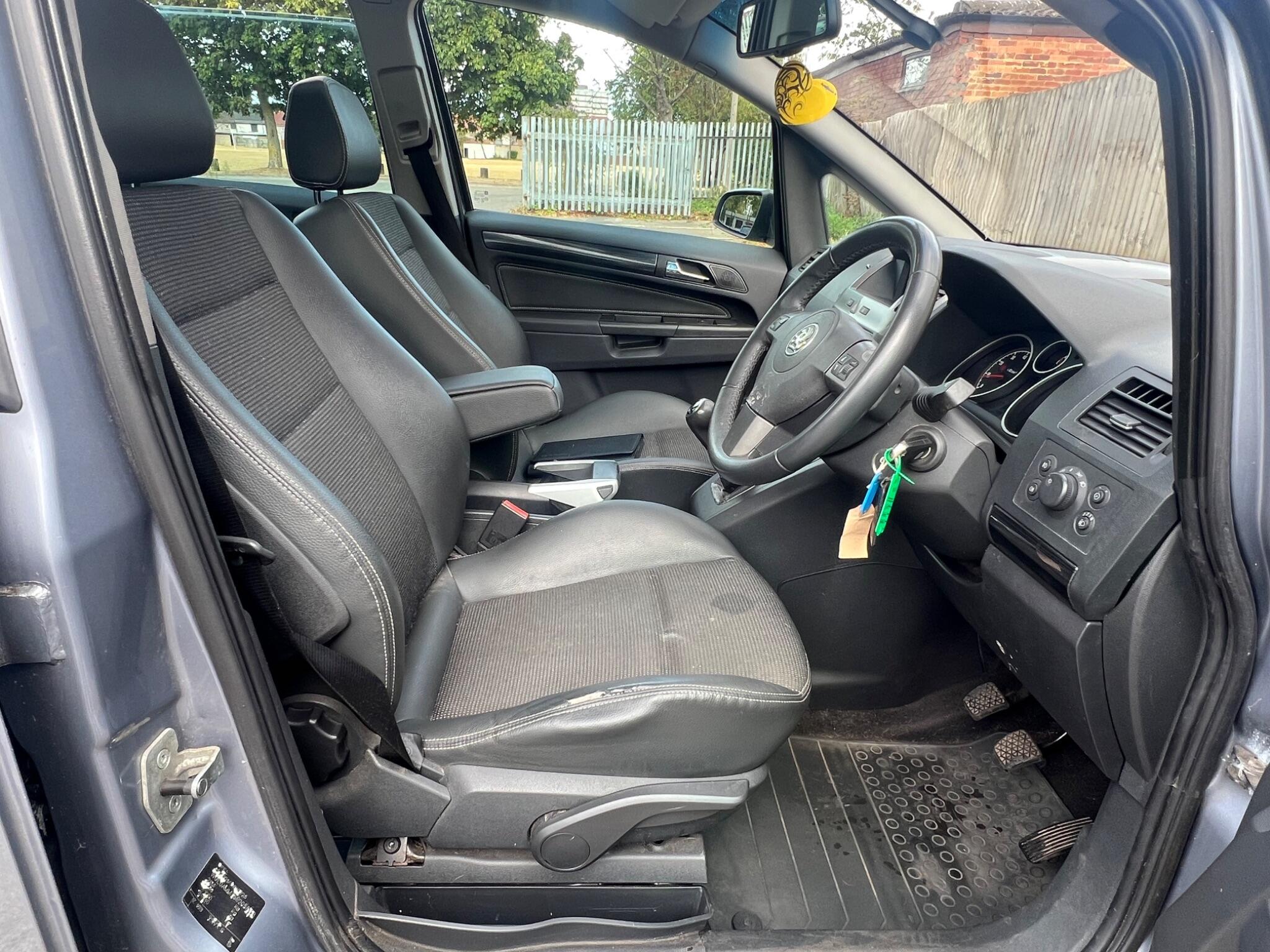 Vauxhall Zafira view 12