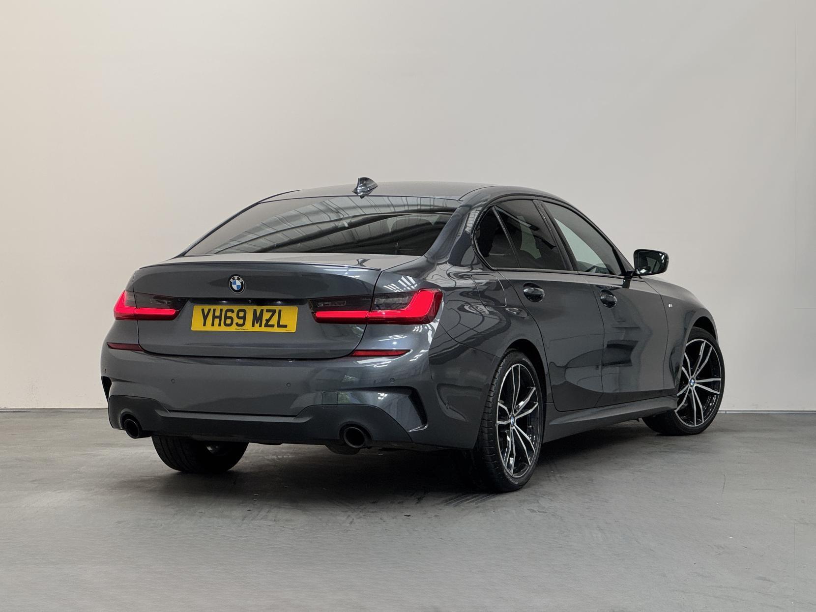 BMW 3 Series view 17