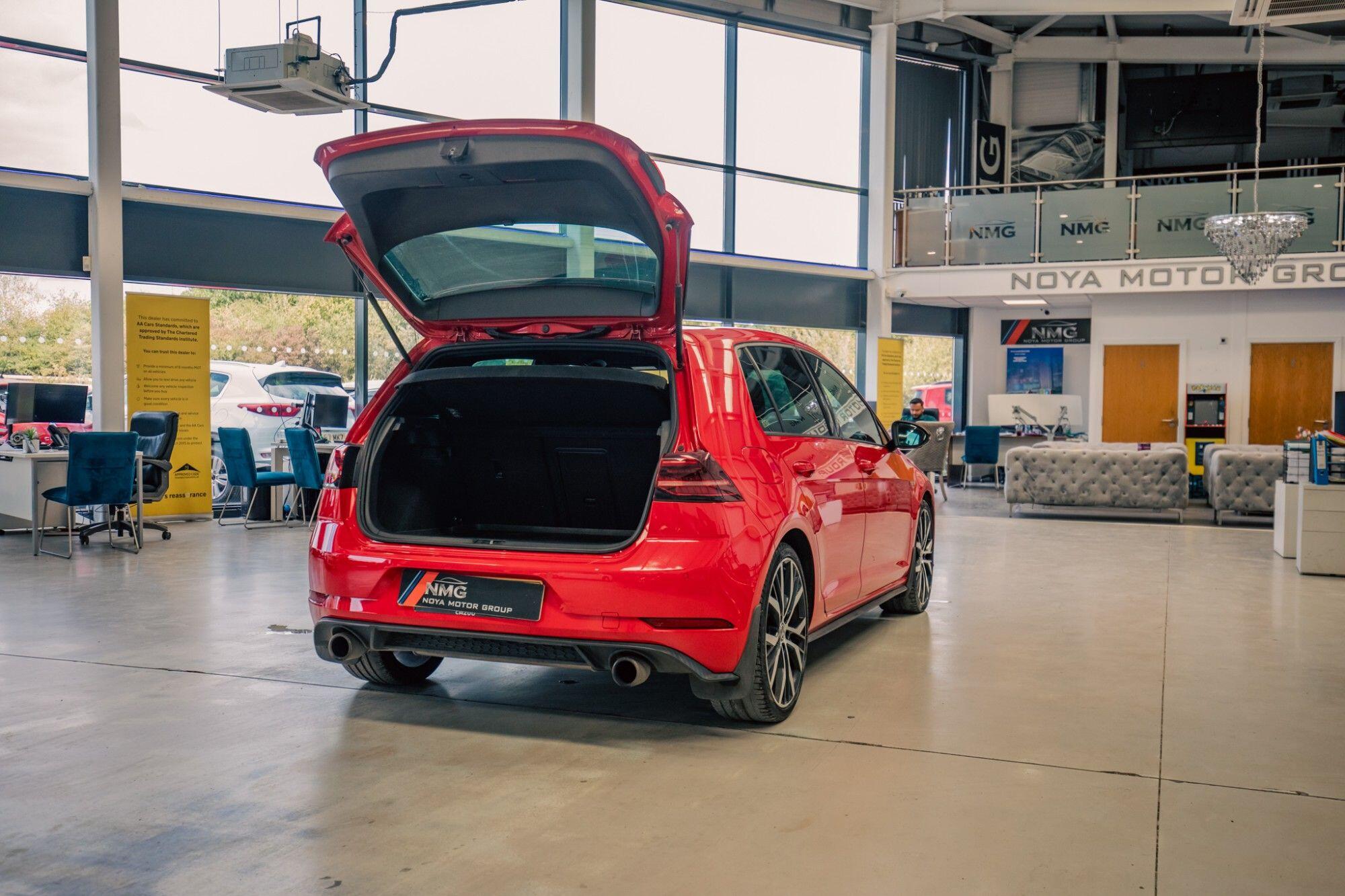 Volkswagen Golf view 33