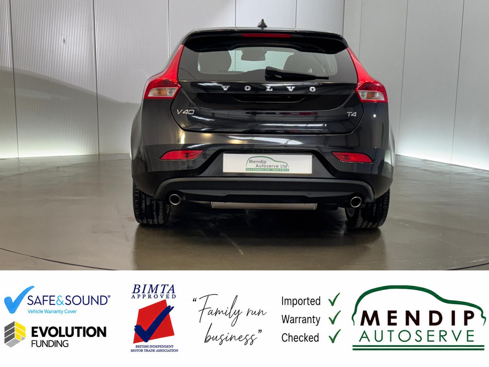 Volvo V40 view 20