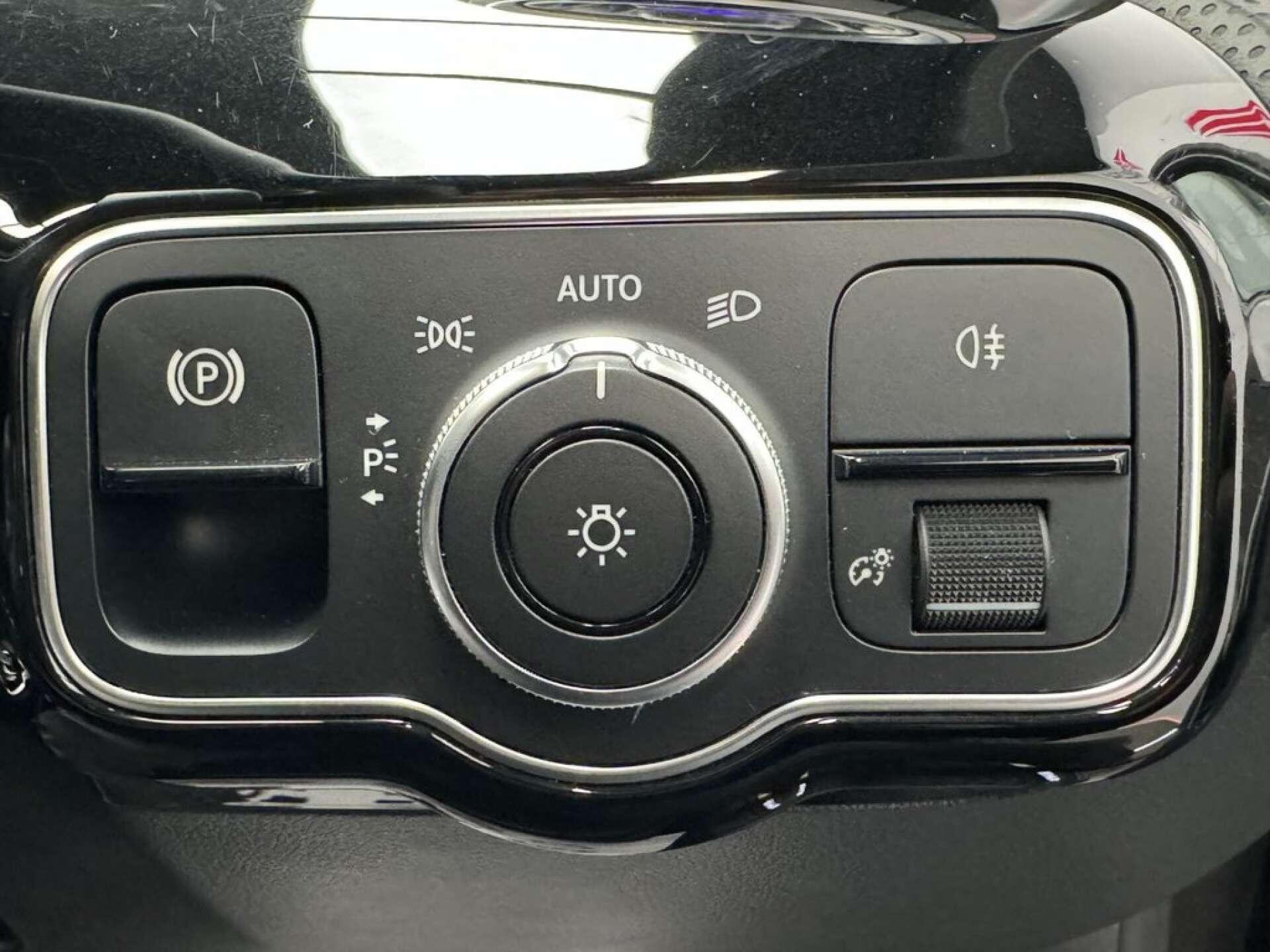 Mercedes-Benz A Class view 32