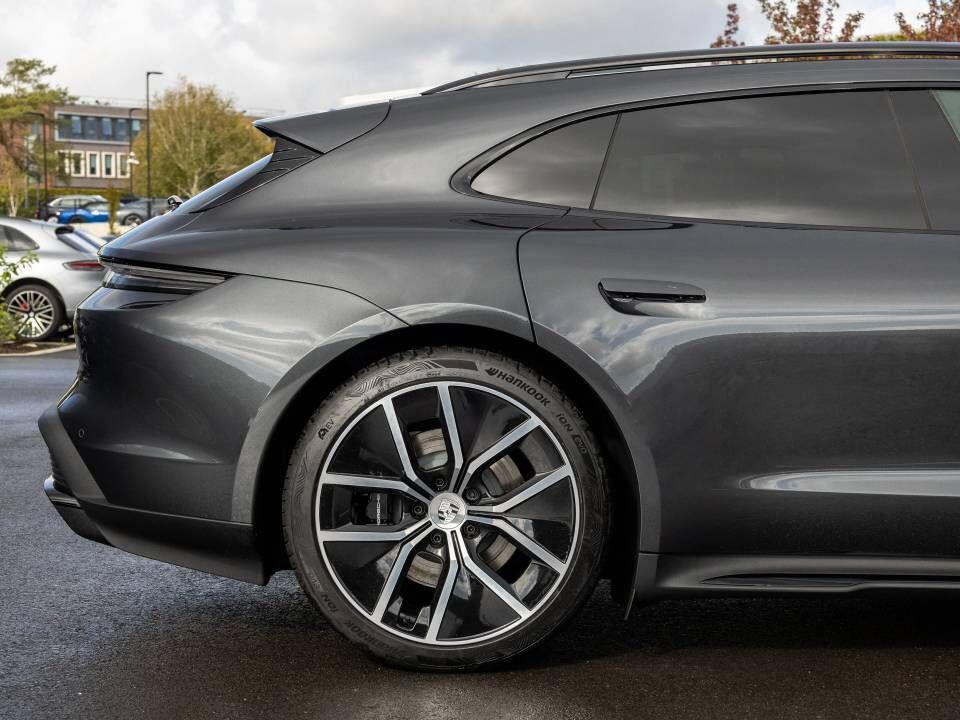 Porsche Taycan view 30