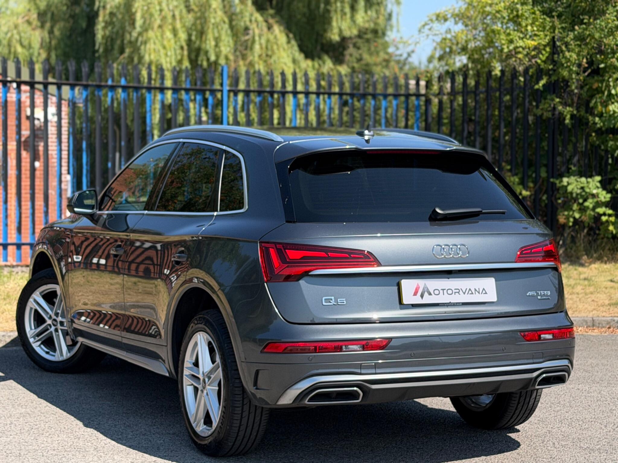 Audi Q5 view 9