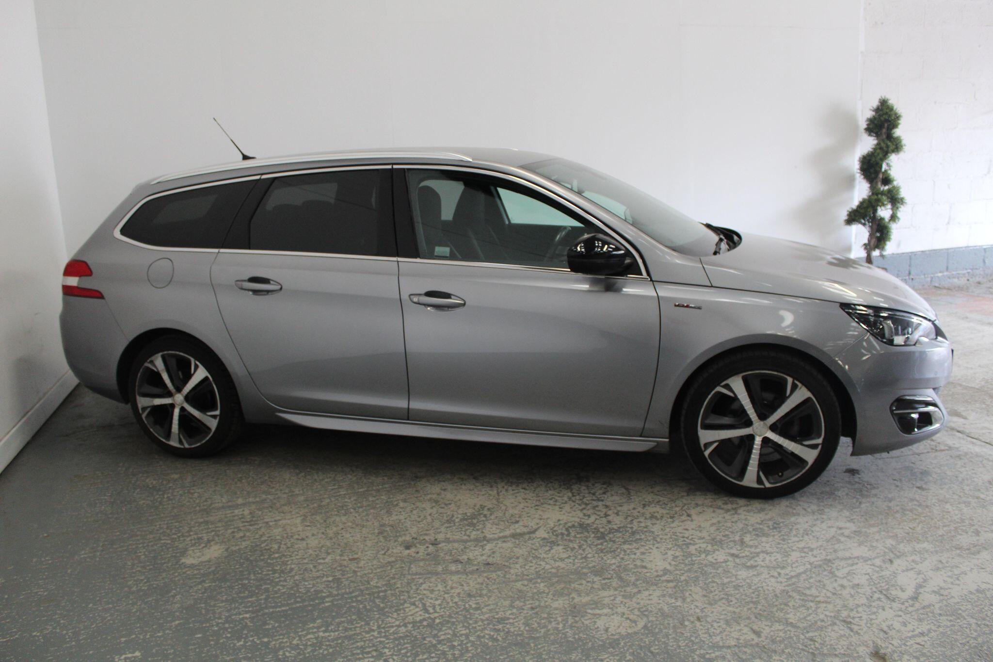 Peugeot 308 view 4