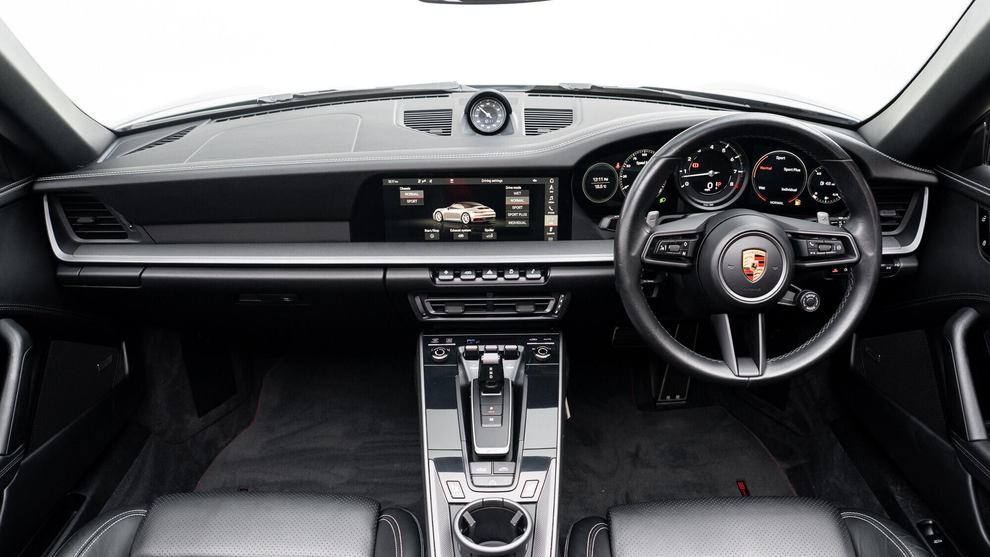Porsche 911 view 7