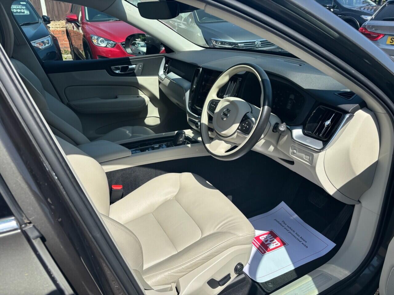 Volvo XC60 view 10