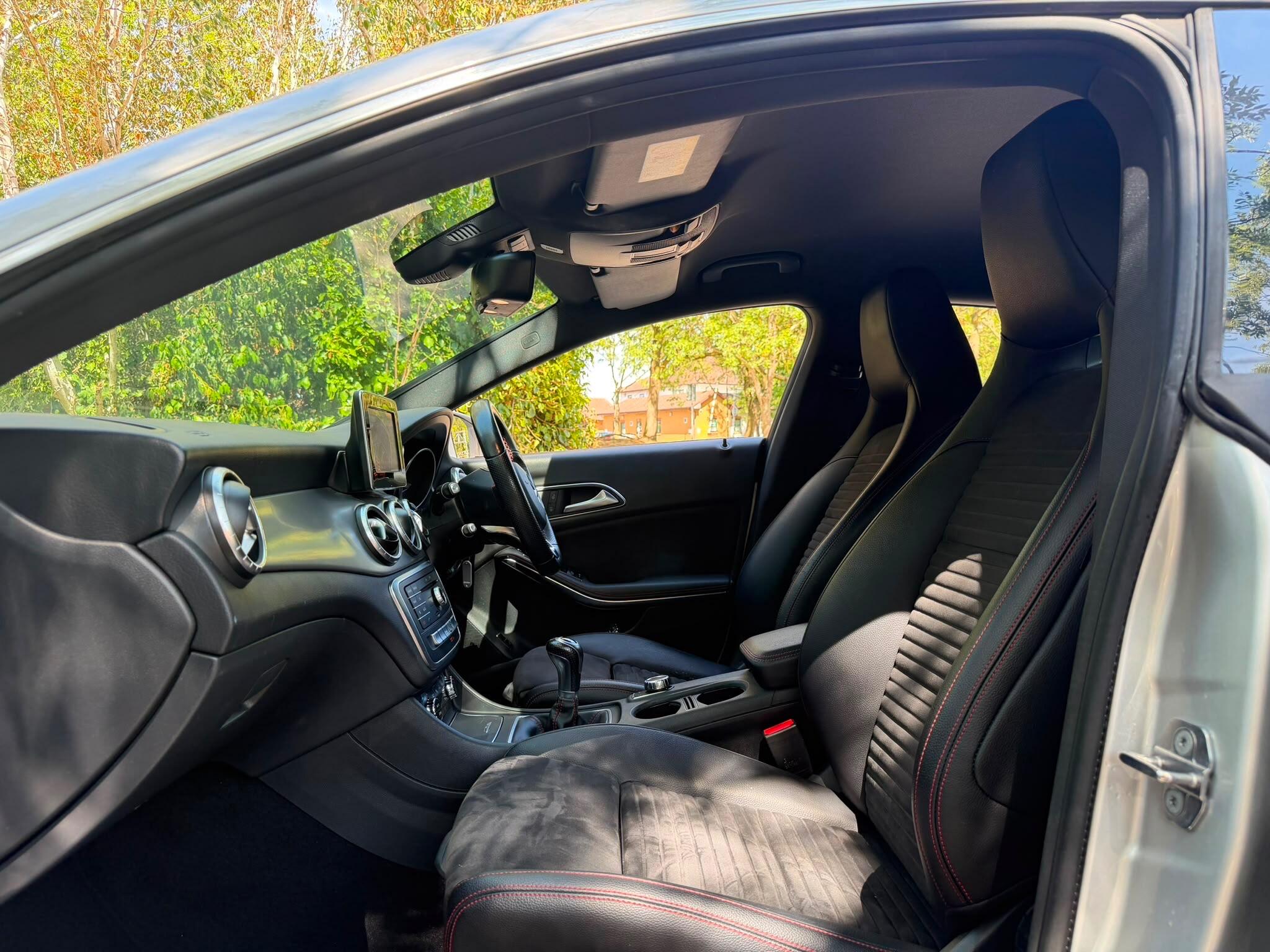 Mercedes-Benz Cla view 14