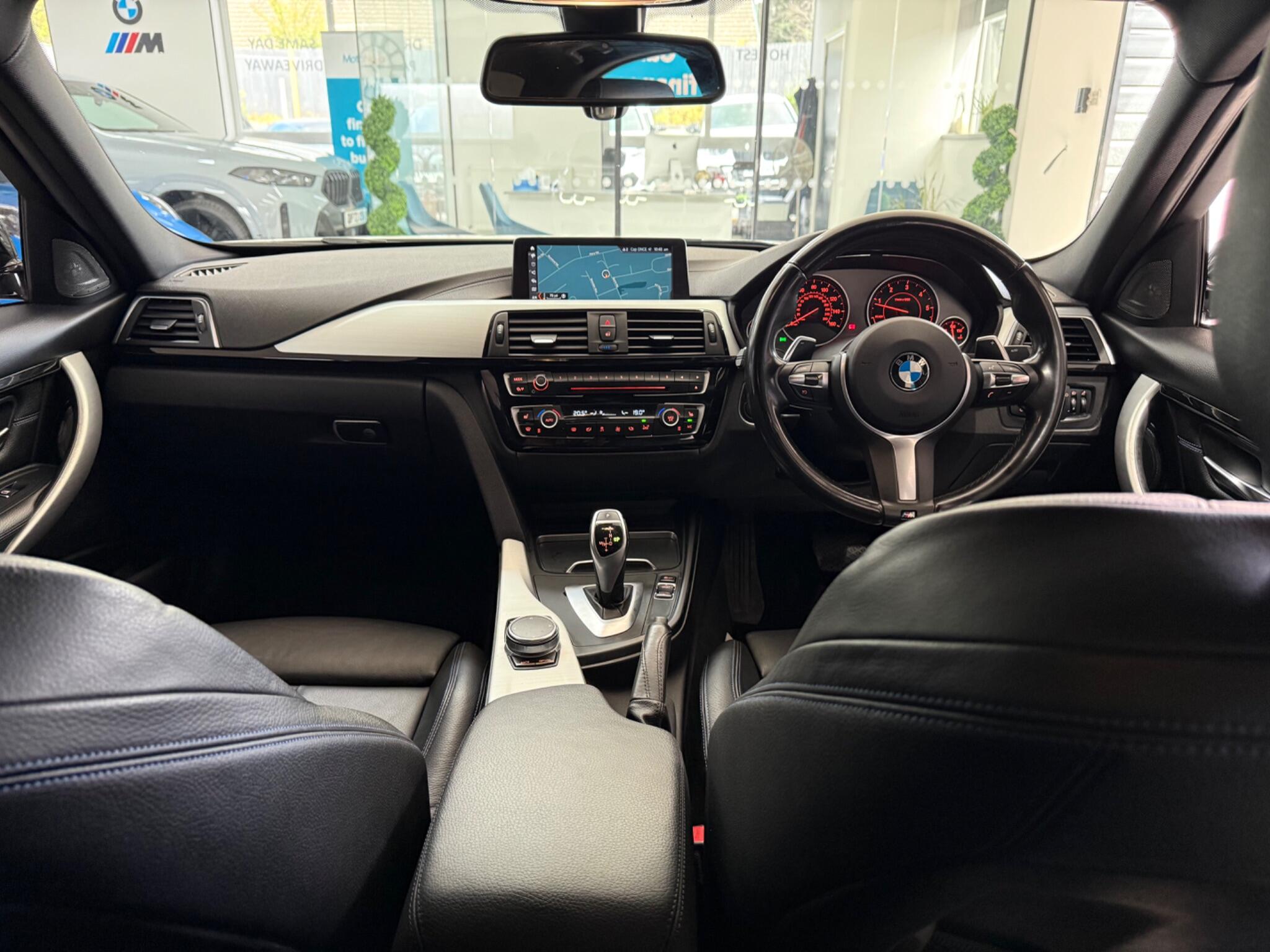 BMW 3 Series view 22