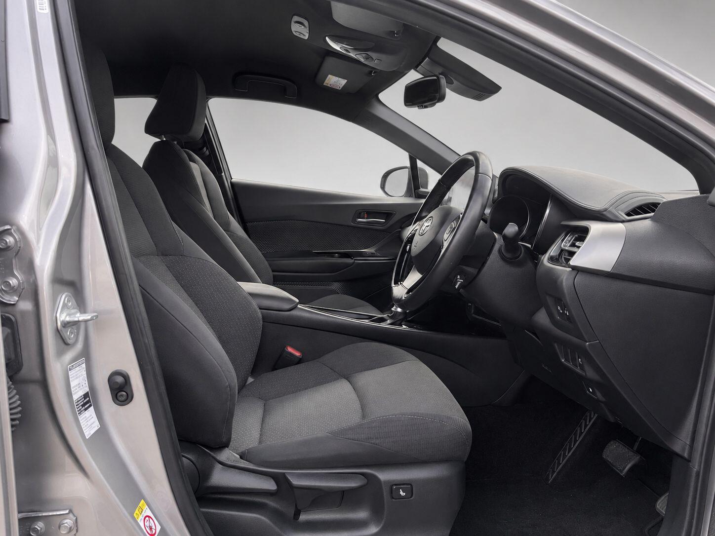 Toyota C-HR view 18