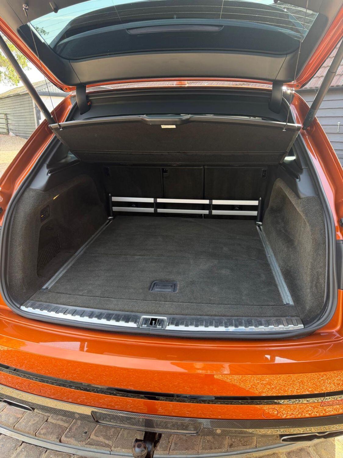 Bentley Bentayga view 22