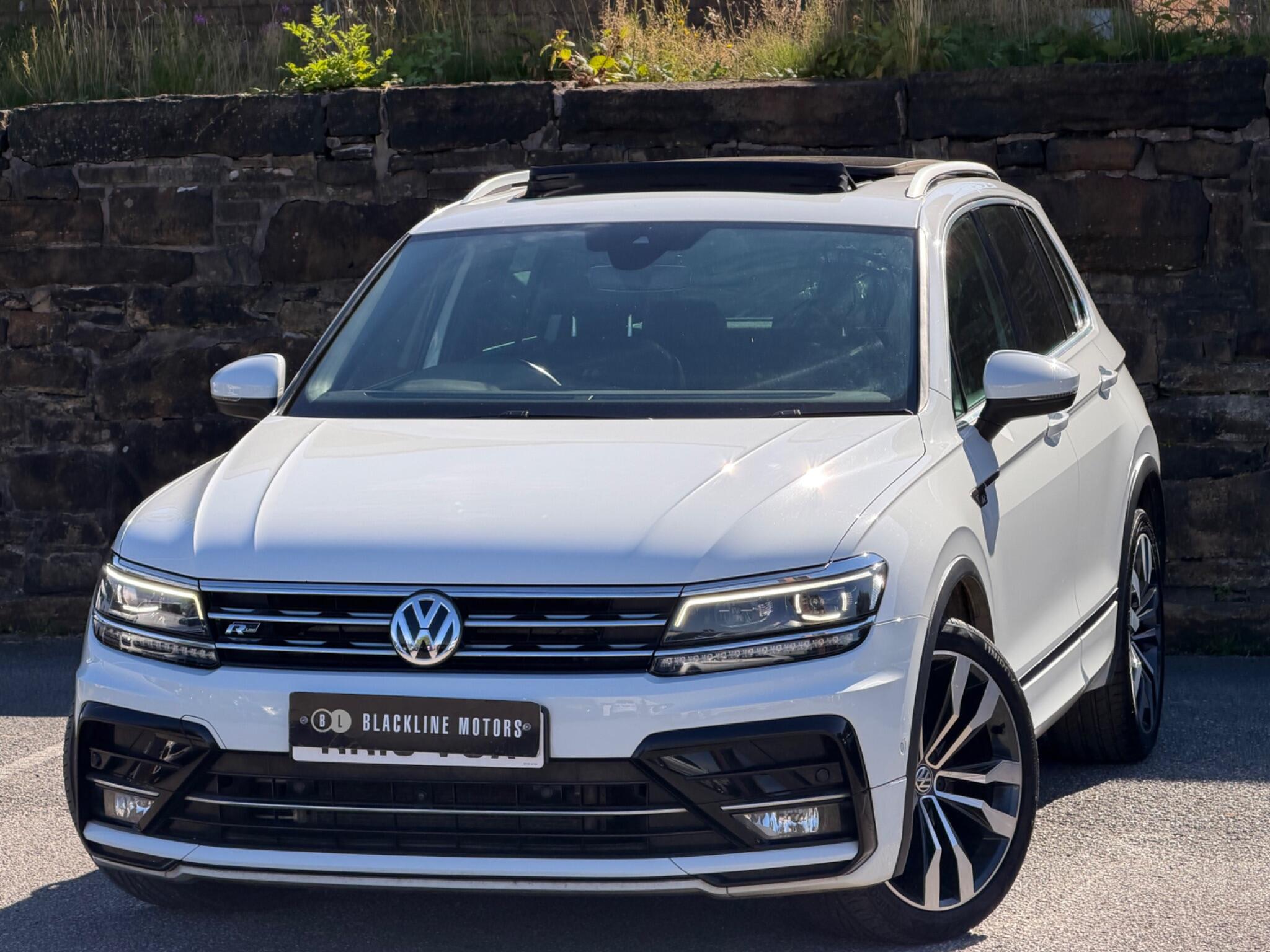 Volkswagen Tiguan view 3