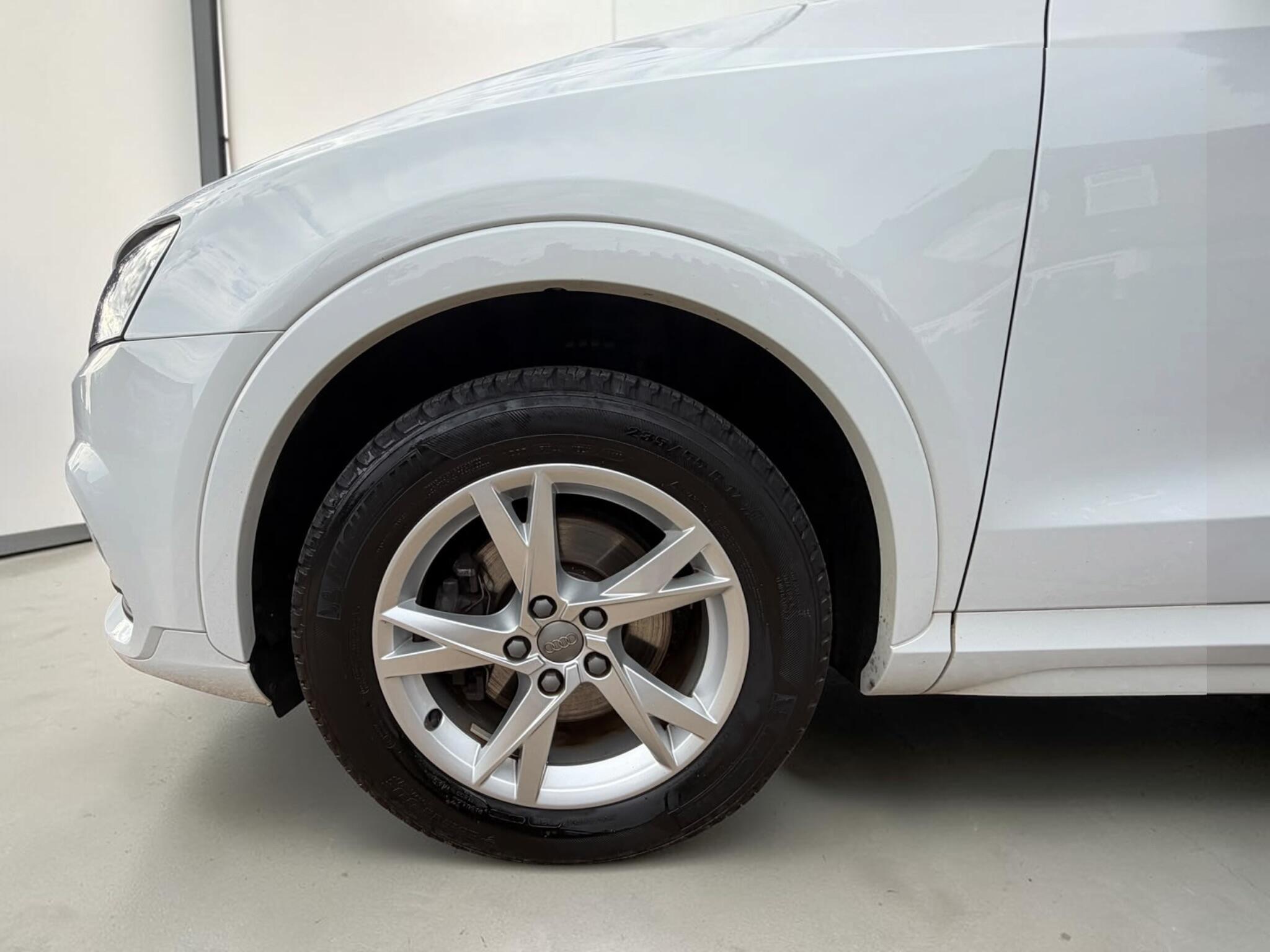 Audi Q3 view 34