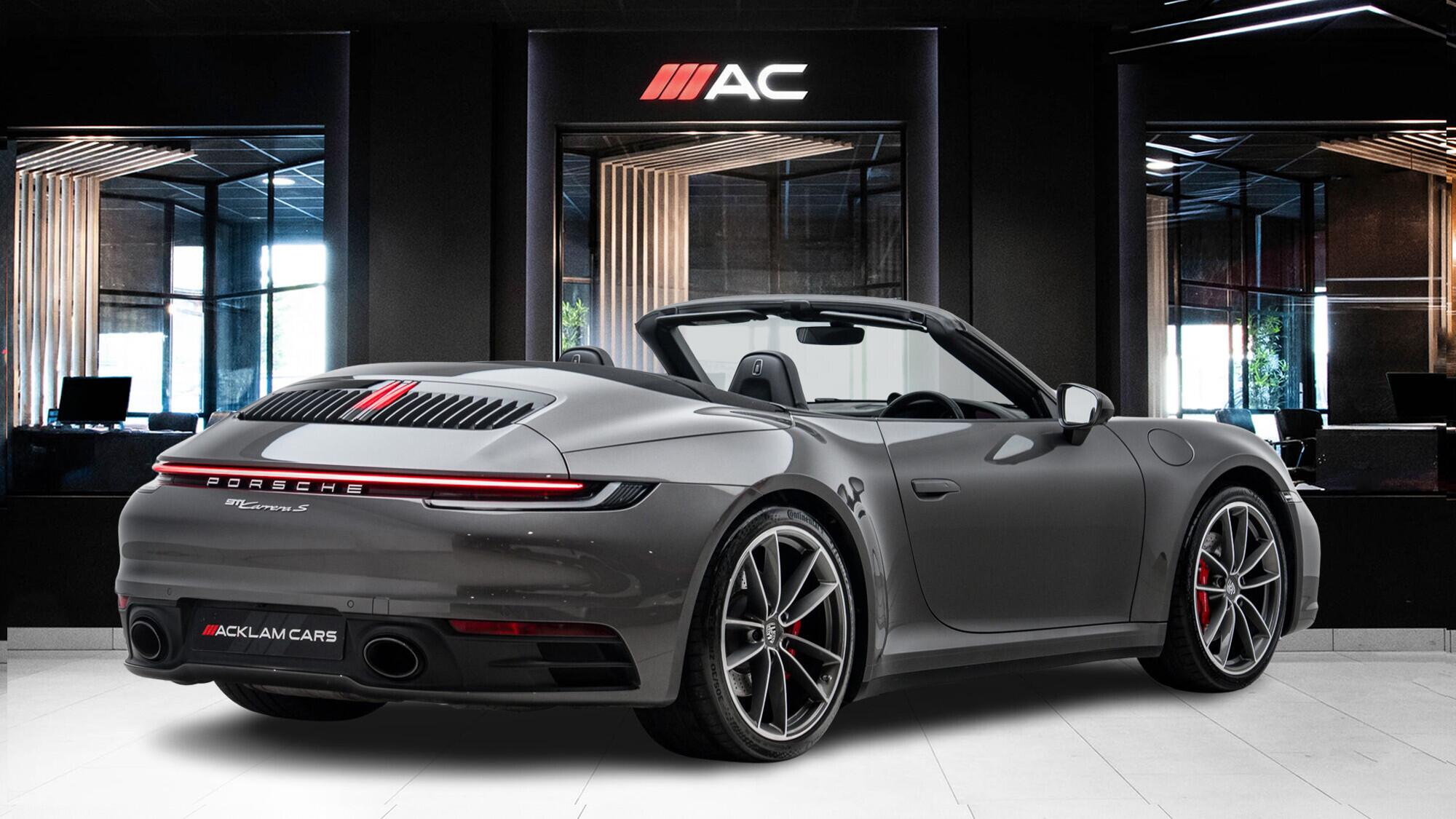 Porsche 911 view 4