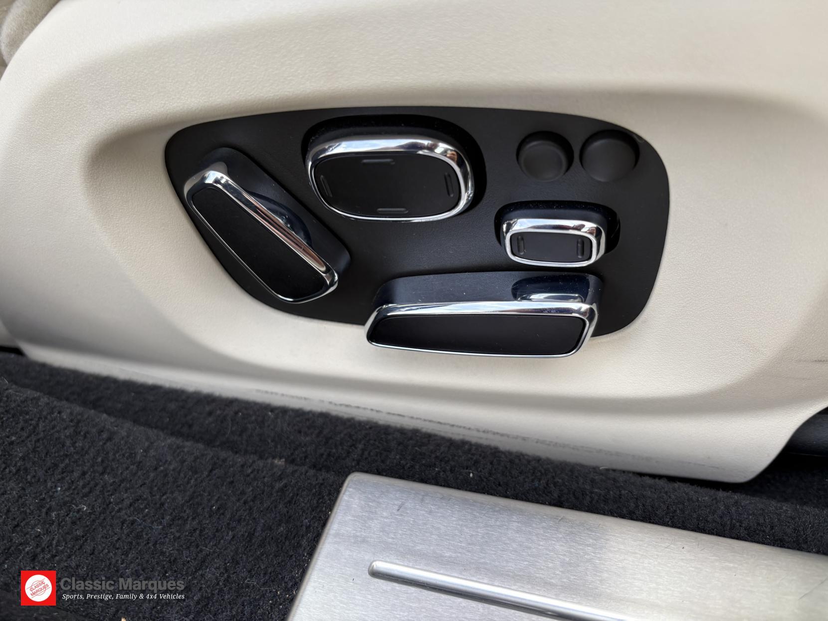 Jaguar XJ view 33