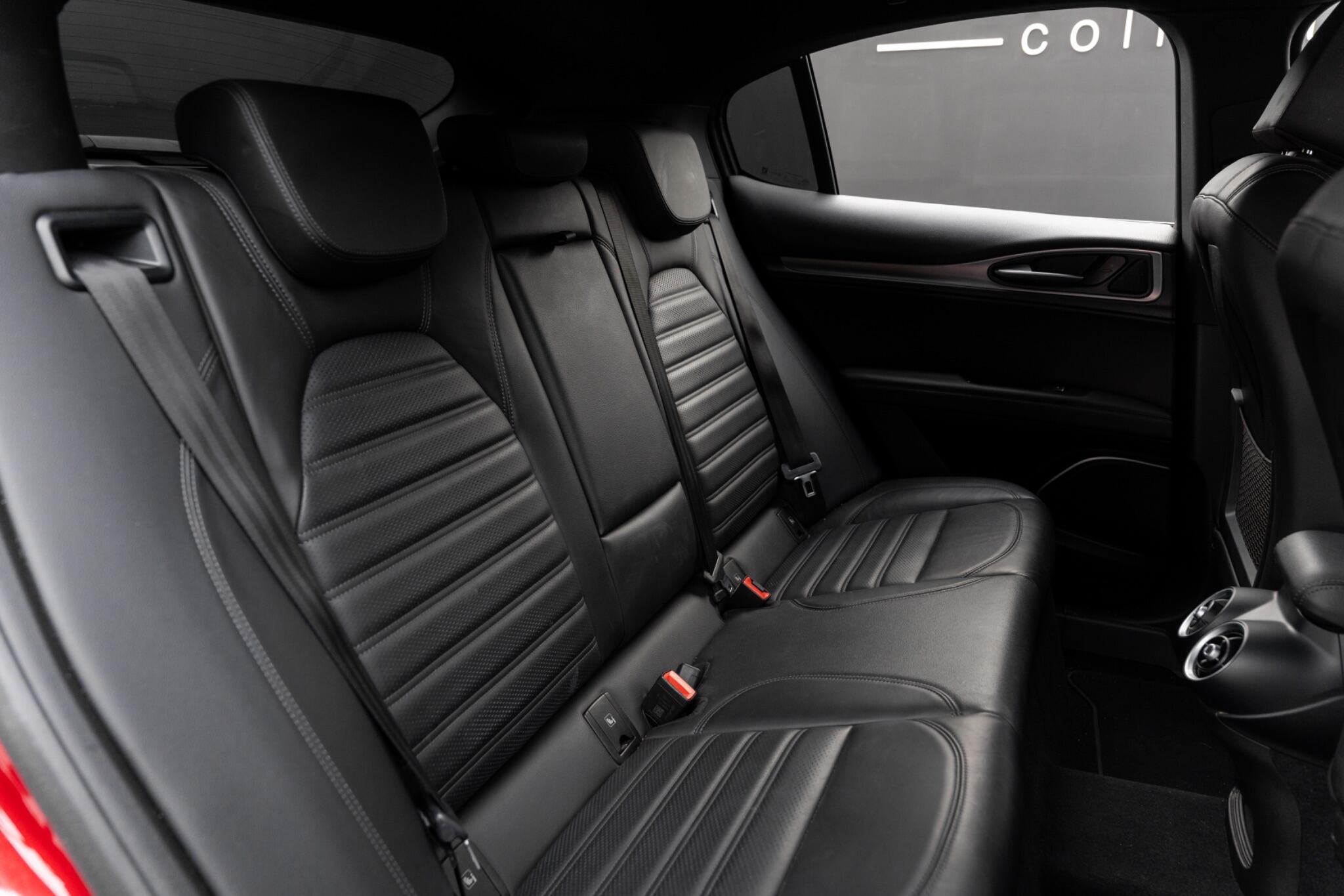 Alfa Romeo Stelvio view 40